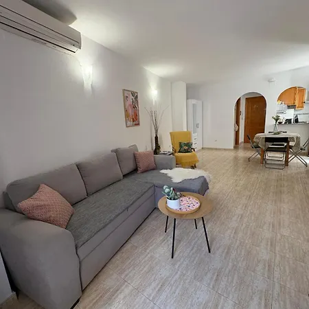 Piso Con Piscina, Centrico, Cerca De La Playa