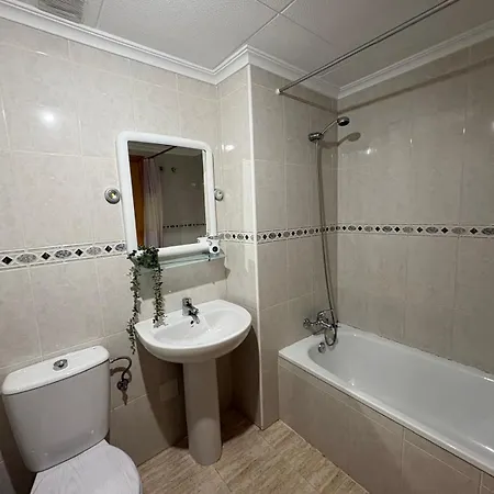 Piso Con Piscina, Centrico, Cerca De La Playa